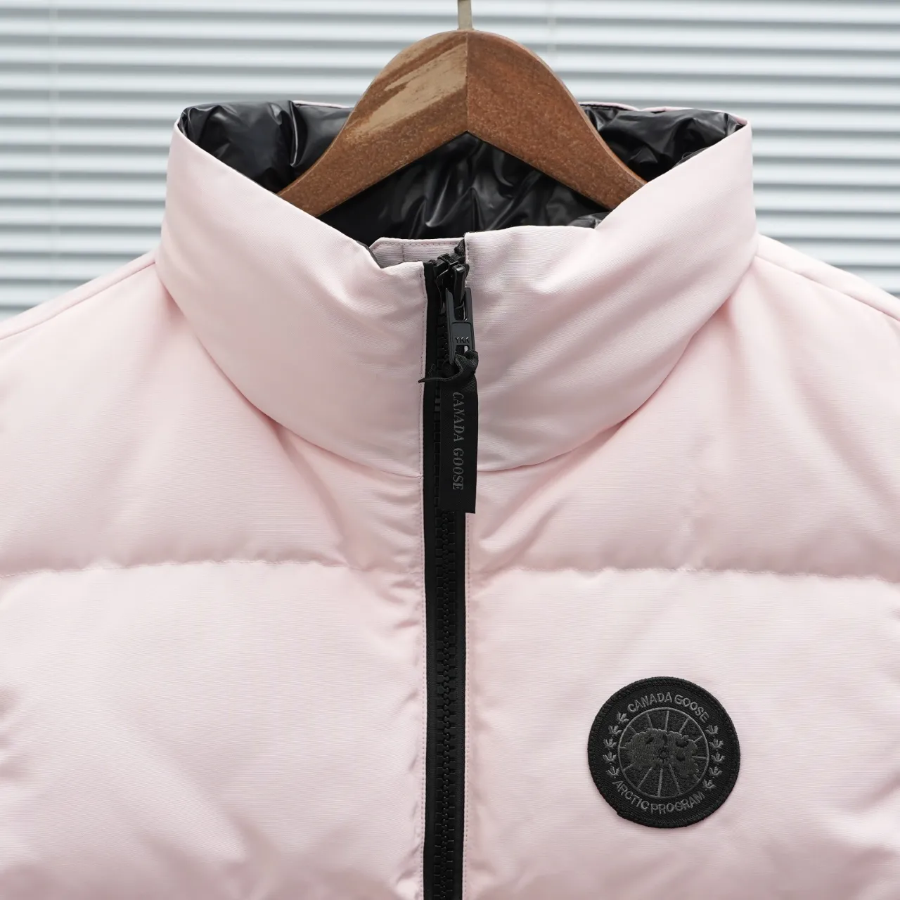 P600 2267WB Grandview black label women's short vest. Constructed from Arctic Tech recycled fabric®, it features a cinchable hem for sleek styling and storage. Color: Pink Size: XS S M L XL